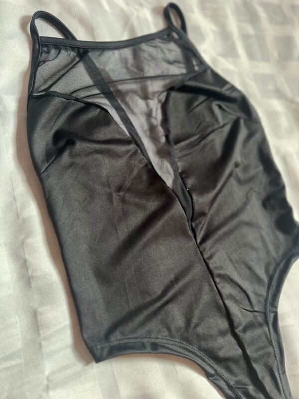 Body Cali con transparencias, talle disponible S-M.